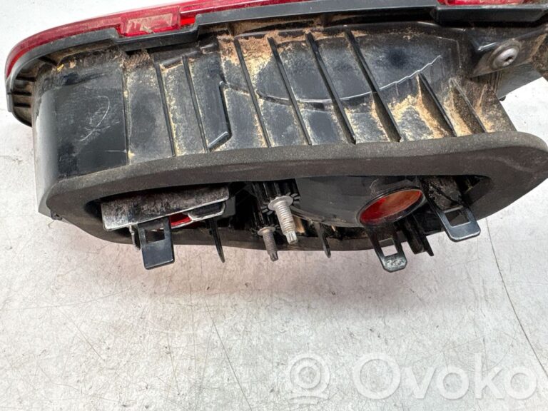 25f46920a304afc38363814338858a54-490822833501fd0325e330e70cf420e8_rear_tail_lights