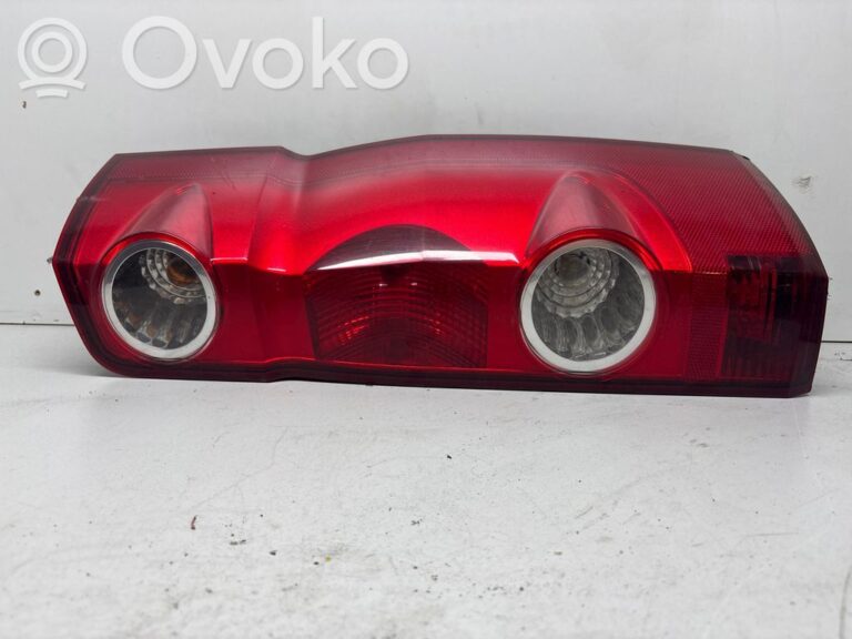 27b2c464942b935a00fb3737dfc27a97-f250a9a5372de770b17dfcf8d94e35ce_rear_tail_lights