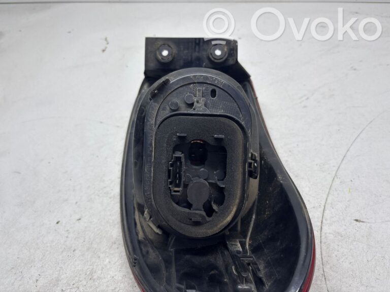 27ff1b50b25d20b95630f1977a32a6fd-a157e813e174e8e16914f5099d2ed6a8_rear_tail_lights