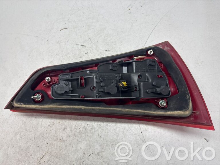 2cfa65dec2ebb9efca75a7b5e0378a3f-8f213d1c0a86ea0a8df84c4cdad3667f_rear_tail_lights