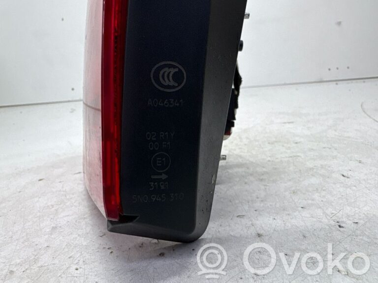 2dde6aa9689eb92a2fba3fb4edbd0dd6-29fce107510028199690cc827817d4aa_number_plate_light