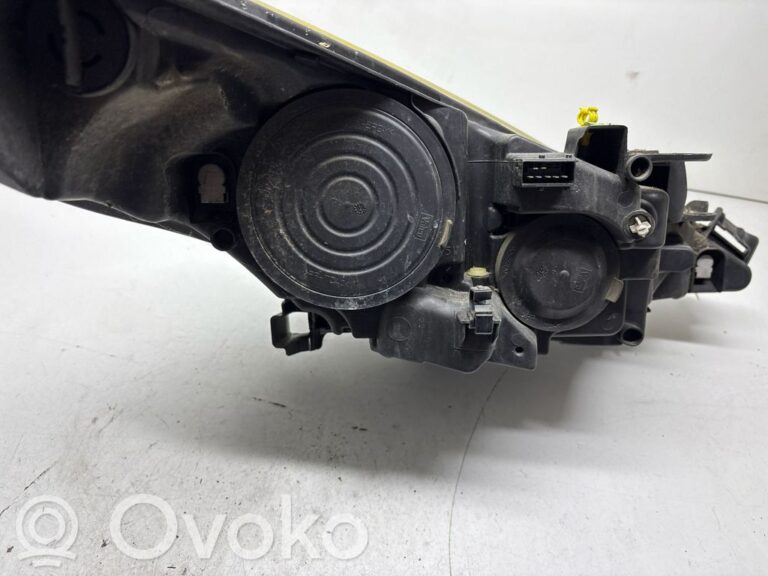 2e1c23c7b175810351aa3d8f14618fb6-03f557880d9e02812270ac4e6d7214b1_headlight_headlamp