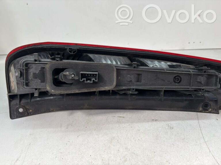 2e6dd22da760fc865edaf2ba2c8f64c3-7bd3503f55fda8ec66f2fd1670fa1f03_rear_tail_lights