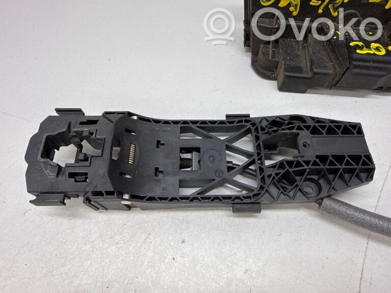 2ff45687956e07ded641c6eb2580ef76-8922536062307a5b0558be2fa37f05ea_rear_door_lock