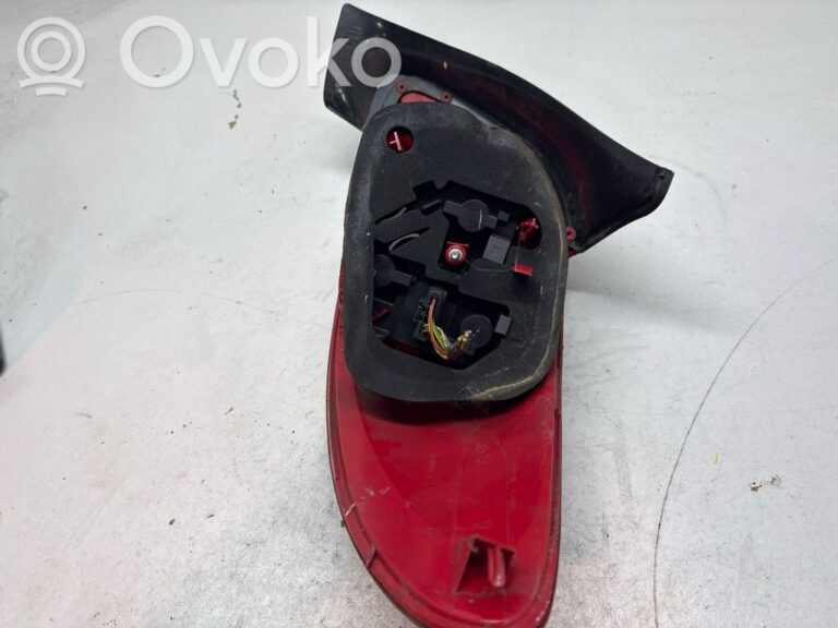 304ada26db0e9c093cd4ac65c1720997-479d432075546e64ca5981f573abeec5_rear_tail_lights