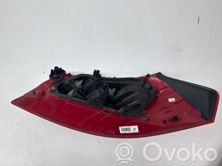 3081860b1e9d33deec20763f1969d40a-1a866d8e11aef41db596de6658132b27_rear_tail_lights