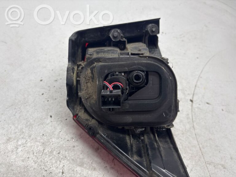 30ae2180ac153534fb0bc4c16c74181f-ae4346391c097220e22381e46090adb2_rear_tail_lights