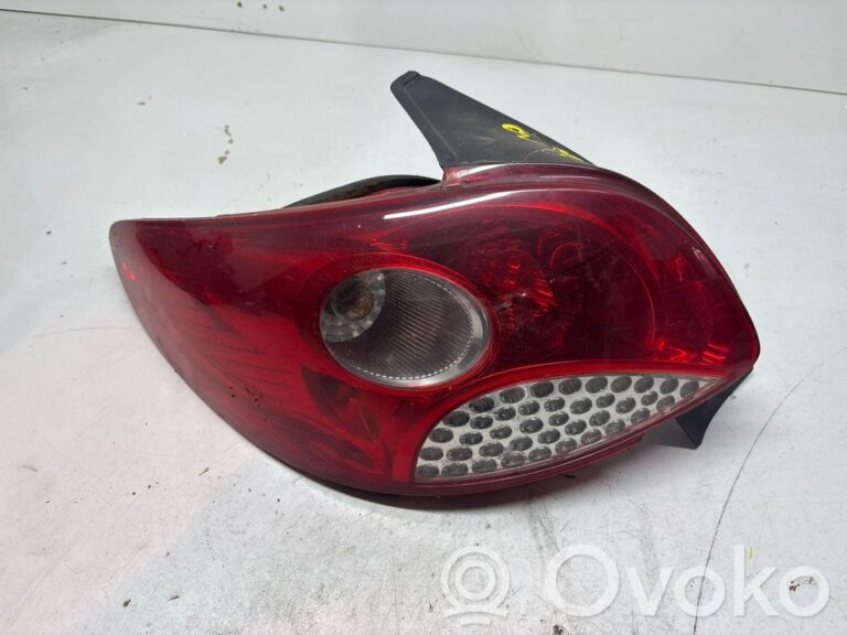 311a05188a2142c4e1deaf6f6cdffaf7-3a6a92e6ede4c3741e23652f6a0b04e7_rear_tail_lights