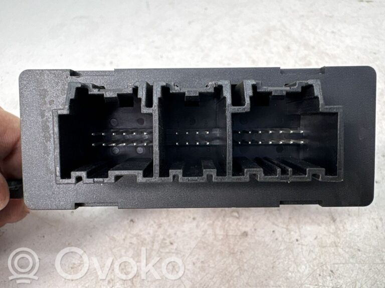 31d268c2a649bd637e5b75b9d725ded5-ee937c63f6af3999205cb4aadd319712_parking_pdc_control_unit_module