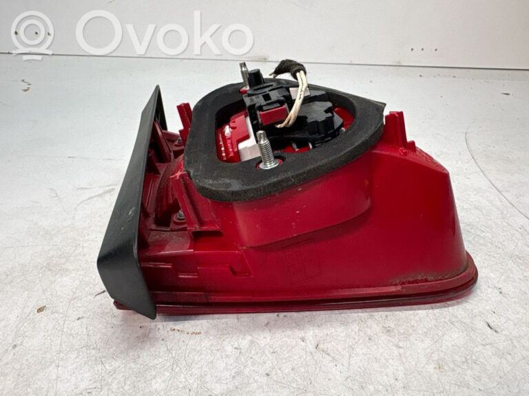 31e029abd3a653c9ab224ef9e5f83fab-dd1639d37bce999c20a5790303f127bb_number_plate_light