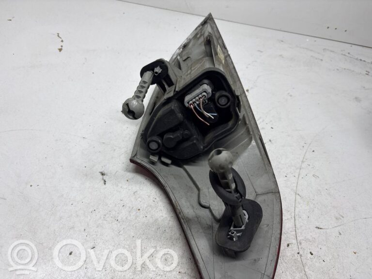 3201aba9f47ea8dec36d9119c84175ca-d0857c19b0c33270f56a4f60a4a2e625_rear_tail_lights