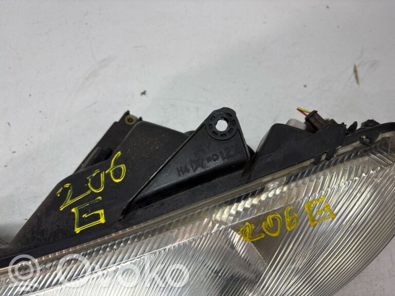 32948bf82c01dc53e5222db89a9b7d68-a2eee7476955b6dfd88f9623eb934778_headlight_headlamp