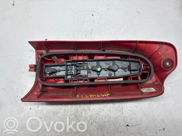 3323bb6fc74ca764386310e0dab7b091-74eeac742c91d737a0d58221ae5d536c_rear_tail_lights