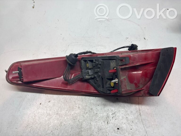 3365e6ebe97a4422a9222b001e0bb4d1-7c8de2ddcd779522a2cda1fec3148ef8_tailgate_rear_tail_lights