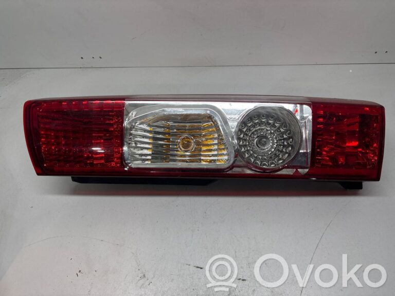 339c85121bc599a93cc1a17a885ffec2-0ef276e76fed540045b4aa7dd449829d_rear_tail_lights