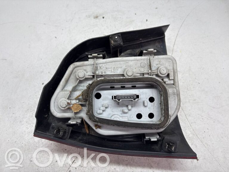 35a663aa663e8e258b8dc2c13ae9f0bc-31cef53f9c2b27e2ef6379efbf12594e_rear_tail_lights