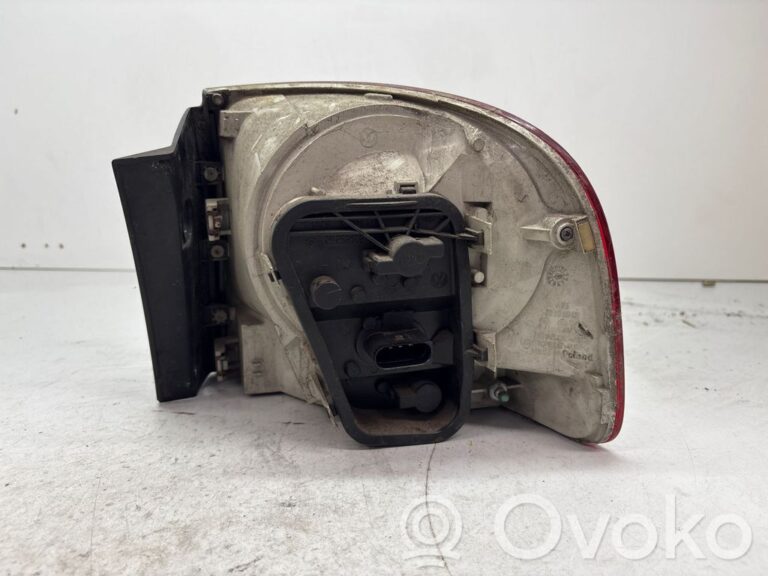 363f307ab9c255b4d513a4603f035073-569bd5111a0d442dd589a5d9463fa770_tail_light_bulb_cover_holder