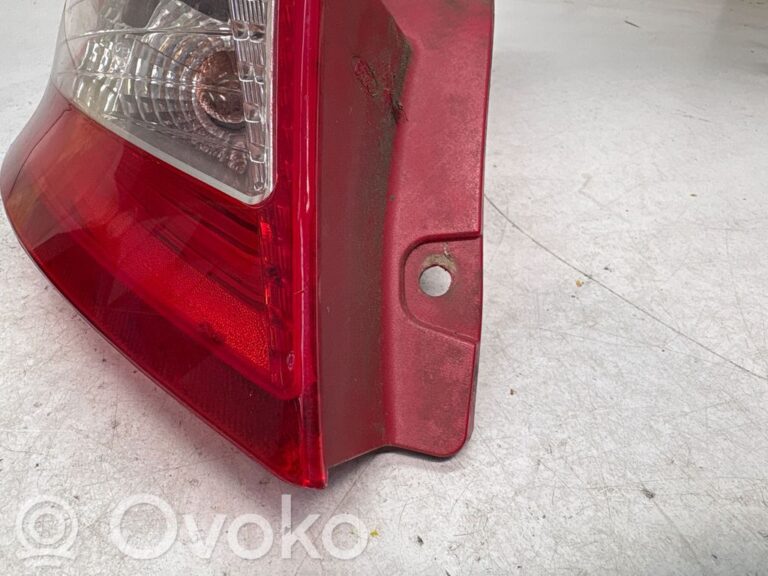 3642804ae600d67a3b80d97b0ea47d8d-eb8d27bbc29b8d5414e3de382d07c75d_rear_tail_lights