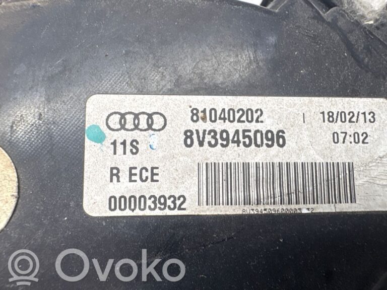 3706cf5b9c5d89684a3f119f1e92ee1c-bd5aeac18bb7d0dd2fa3cdd053ffe952_rear_tail_lights