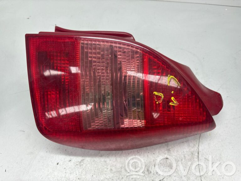 37e83d87ee4fa4d1eda41cb5d4fa33f9-394396f228481398e8d4c88f6d3fd82a_rear_tail_lights
