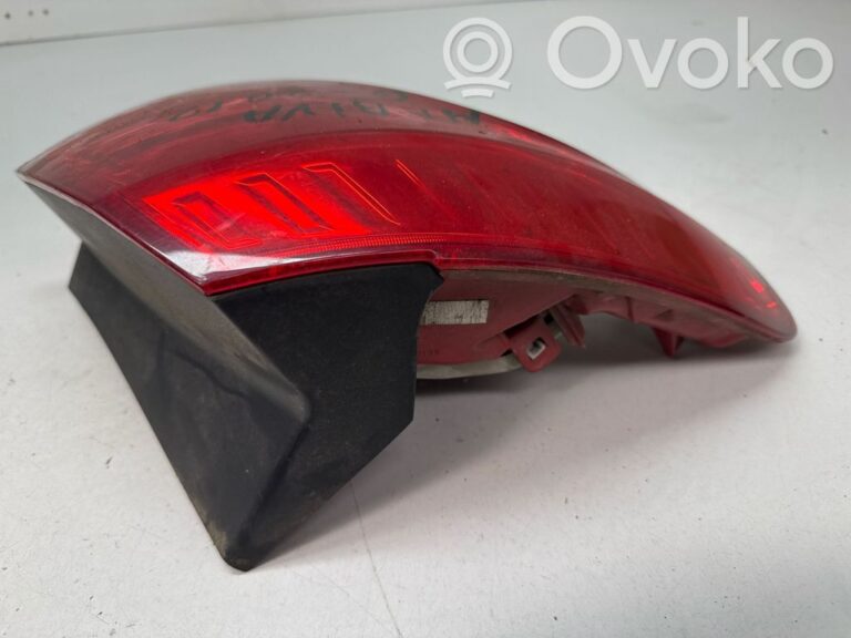3803b698d877fafd658009a55dfbb051-056d9333b27e1317d60a85bebdb02ad9_rear_tail_lights