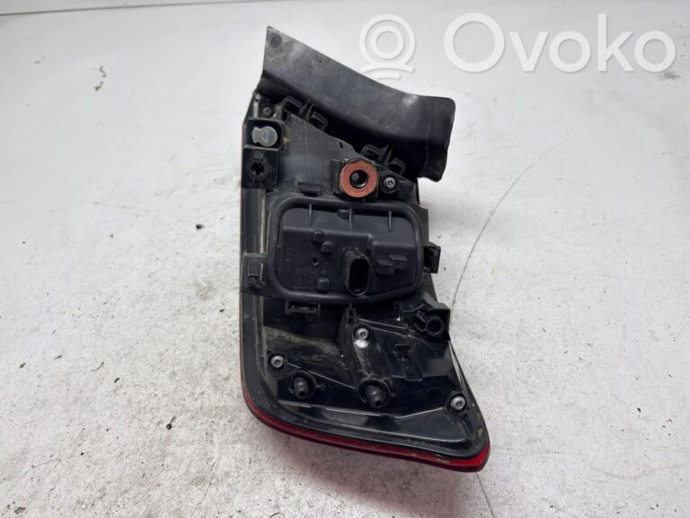 395bdce137cb441763bee11801d51aca-cf9eaf07870ac5ec033c4b886a6f16f5_rear_tail_lights
