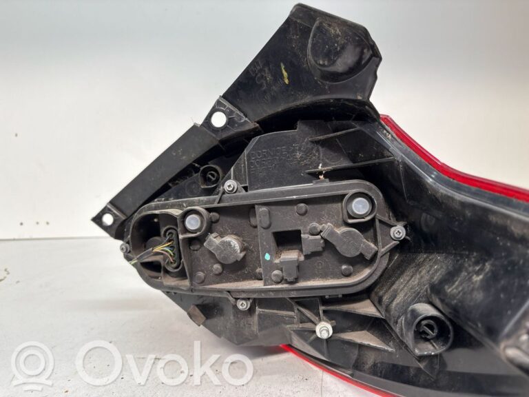 3b847a029a163a466e731625e0a2c33d-d5a3d8e75ec93f2478f7e7c87997ac70_rear_tail_lights