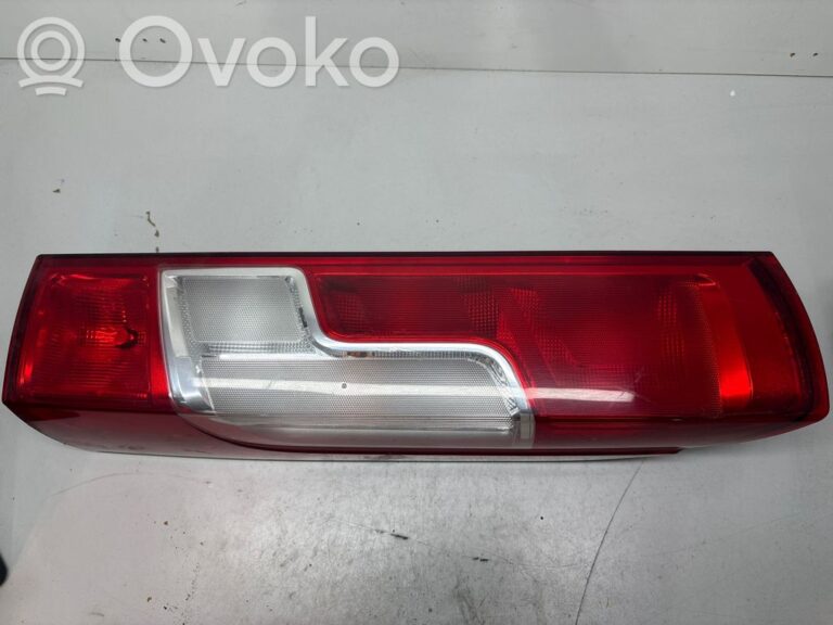 3bcfedb8aaa854528a98c58999cc1089-1c711b243ec0368f5192a978952fb1c1_rear_tail_lights