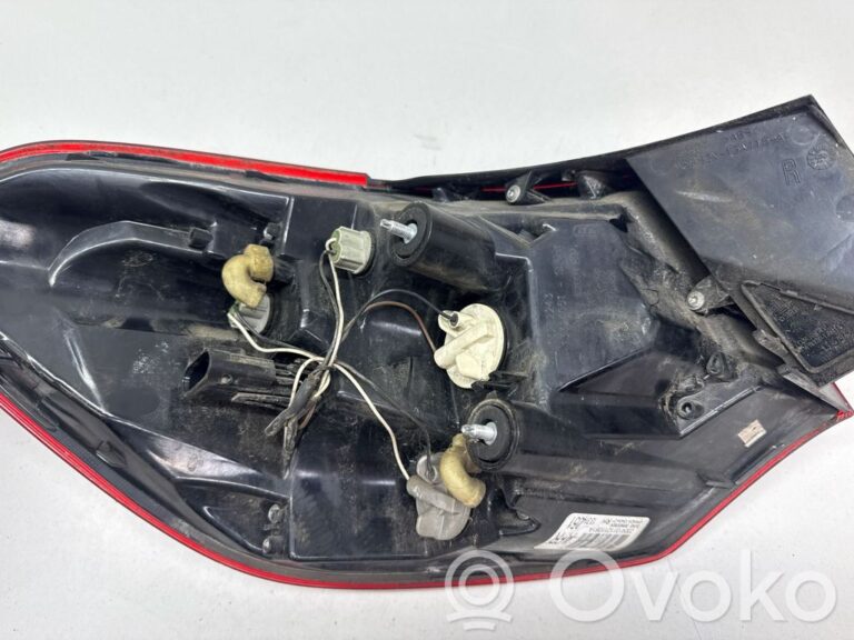 3c4e6184d8ba42644e9ed3cf993c92ef-dbf2a5494ad8883bcd0d60d1656af2e2_rear_tail_lights