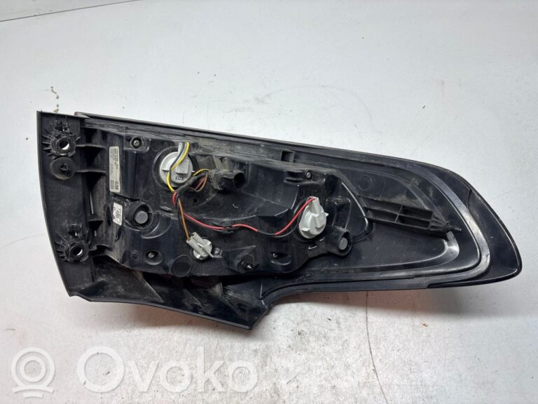 3d0debdc480e5e0d9cd8d647be6e576c-bf7c01e3c77f6f2c255ab2ccdd3a8bc8_rear_tail_lights