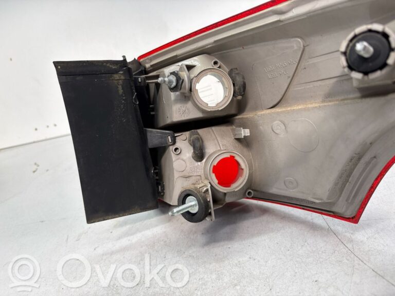 3d7a351acd276138d1412e3a63022697-97d97c7763100b1f57a49c7f3e350cfb_rear_tail_lights