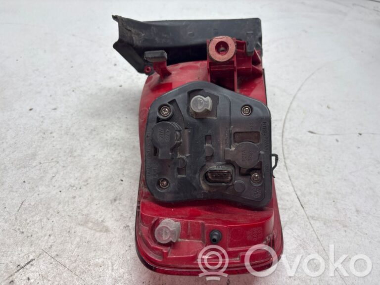 3dd0e113dbae060727c2ecf49741aca6-394089da3ce076fcea255f7aef131435_rear_tail_lights