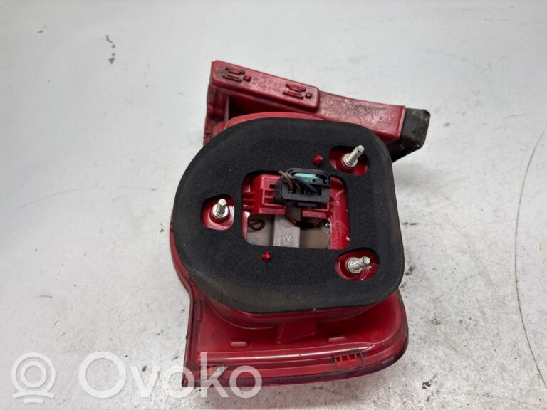 3eb83e0f279d50eff1acbe35db5032ad-6af3471793aa335537e63192678ce38b_rear_tail_lights