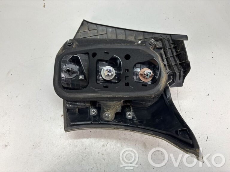 3ecdd061ee6a446ab98c12c0ec872d42-c982ee83dc23ee6364e4f94f489fbf13_rear_tail_lights