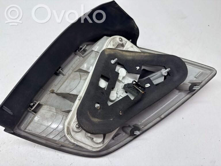 3f0cd962262d1d279955436b22e99f01-5f8c861ad7ac2e37eb7f9cd7bcd24f42_rear_tail_lights