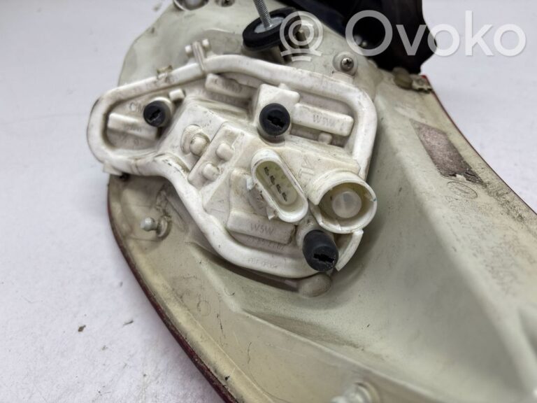 3f9097e583c53721be8aa0868de4cccc-741e73a3ec12040af38879d62e77ceac_rear_tail_lights