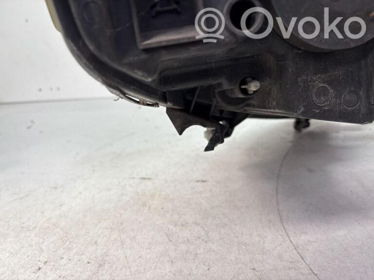 3fa365d5f251ae8f7e12ae90afbebc28-601a3523b971f777ac797135310e80d7_headlight_headlamp