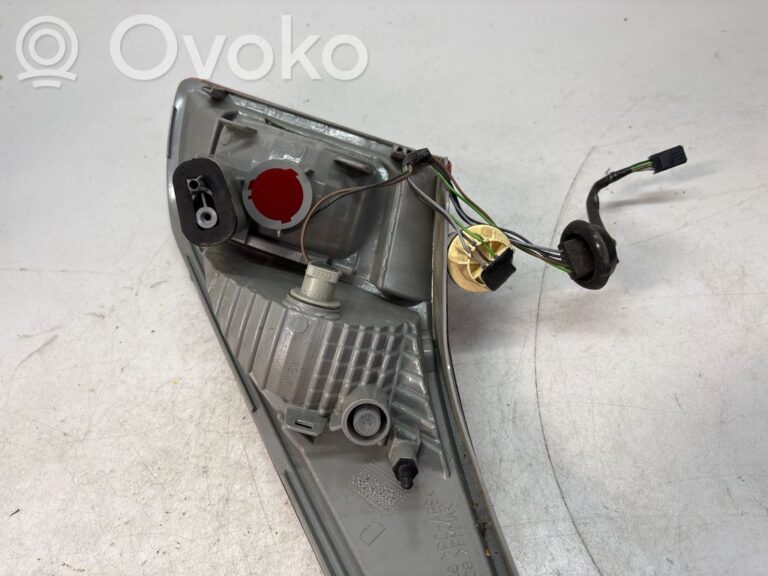 3fde4cb1a4cee142fd9f88f3647c6b03-ed293331a1791a3e8cd8c6e0160298f8_tailgate_rear_tail_lights