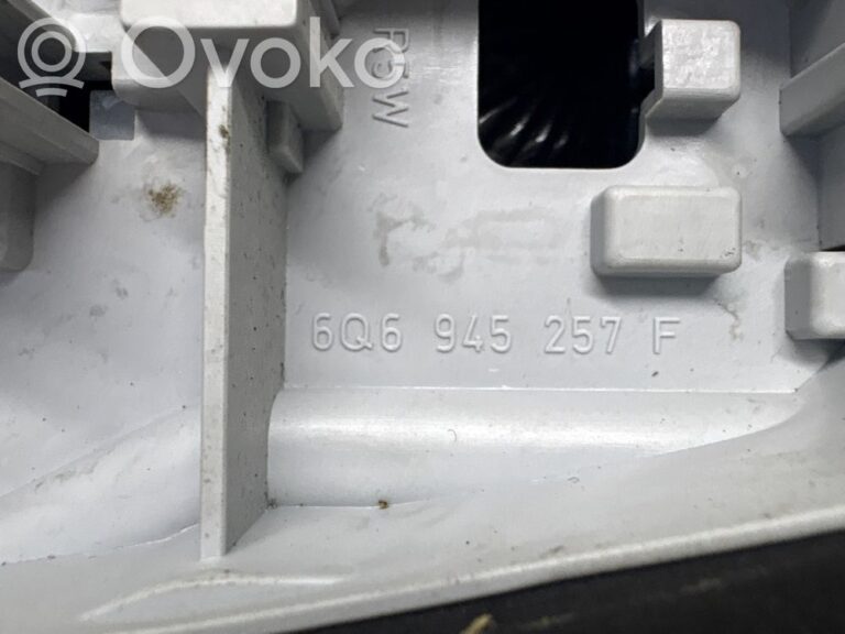 3ff45126dfc1e68db19e543c74a14a5a-0d425778d253ba06f9b2e4bd3c83840e_rear_tail_lights