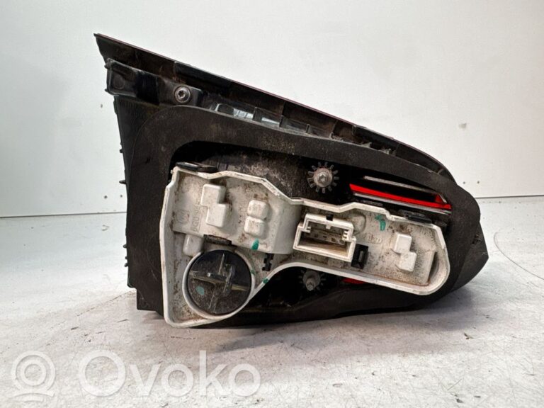 40e7a7e12c4bb10aad726905f83fa62c-4edde89057a43e71ede2937de87d9152_rear_tail_lights