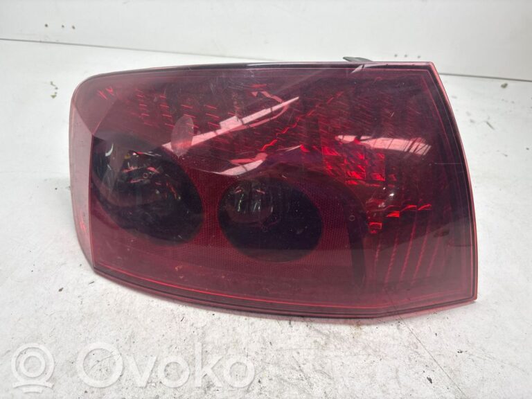 4181077a37da8ea44c10b7b5d5e9e711-cd19672ed45ea77cbe63be9384bcd4c9_rear_tail_lights