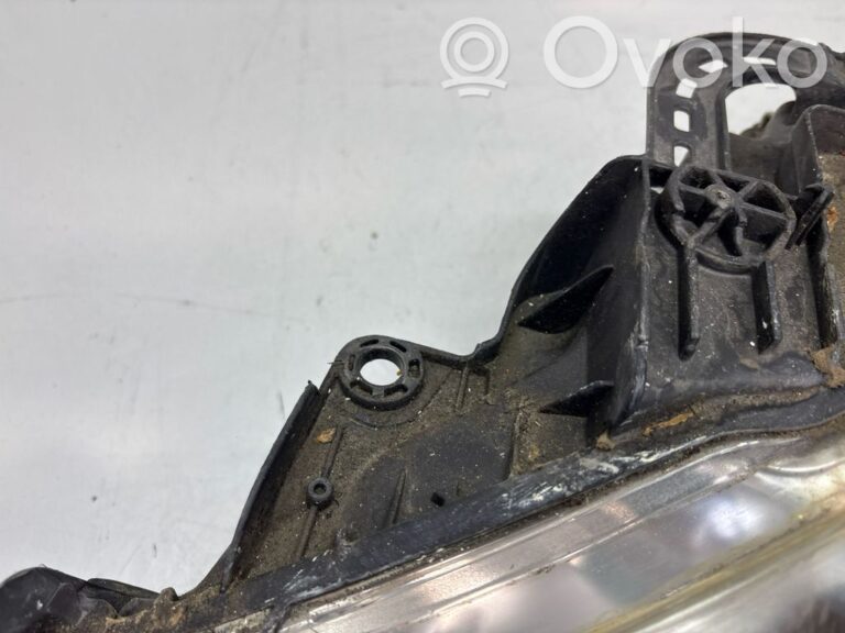 41c8b7cd6f4050b62d34673d58b8f3de-65c5f1e38a4ee2142f0b8d9dc63ccb10_headlight_headlamp