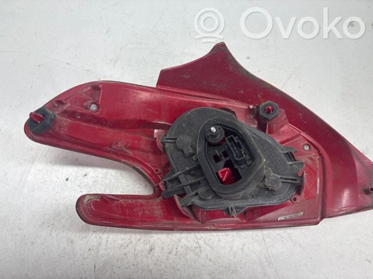 426581916f1ced47f1cc63df76b9aa64-e2d0f90eb1f153a0ee78881742de1456_rear_tail_lights