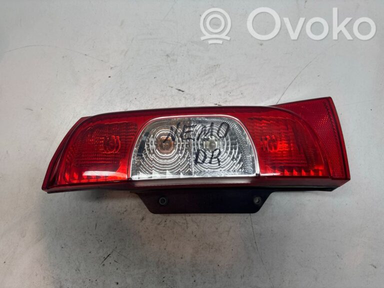42a79a8c4081f050a4c4bc45480c0b73-ba7c7d704ed012190d3c8a12b4965887_rear_tail_lights