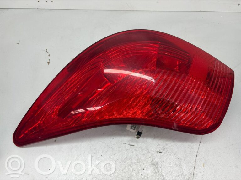 42ac150a938693510b1a68ad50990b3f-a1e8803f1642b7dd82fff10f6665dc02_rear_tail_lights