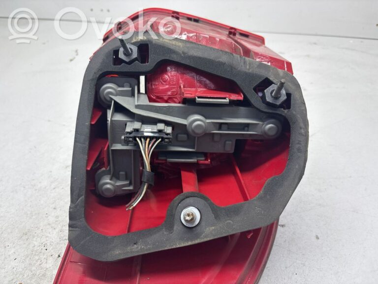 42c85b1c4ec2af545e00c0c19b132a17-ac5abd077f3dc3161ca4ab36ce05e462_rear_tail_lights