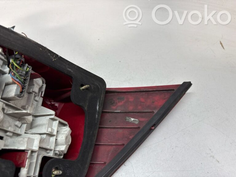 4311639f8f13b09e5cc03c14528b5137-7a6cf6b79fe2795719caec235d5a09d5_rear_tail_lights