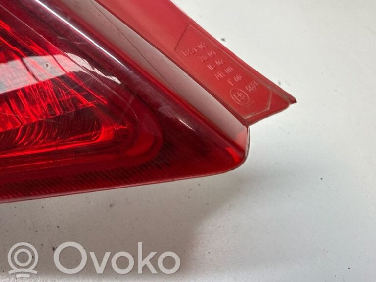43aef3263a17b1382d77779b4634a2ea-172c90eaeea1432422a0ab7bede59842_rear_tail_lights