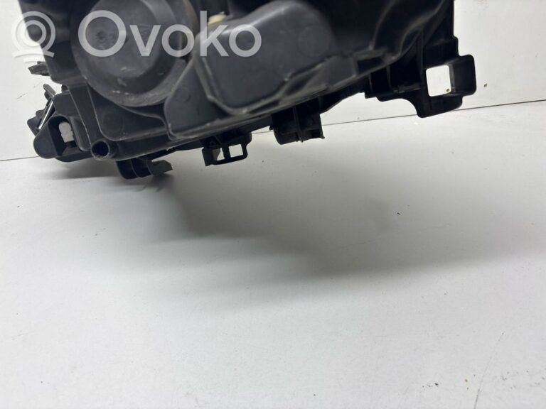 44b2068c9a9c017172aac0b1d8b81a41-914975f7a6e1b63c6530b4cc1389e4a9_headlight_headlamp