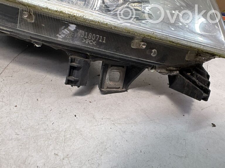4505aa10a3bb80b917b1292f5eb64407-61faf120152b7c36dc10edc37f8b636f_headlight_headlamp_dust_cover